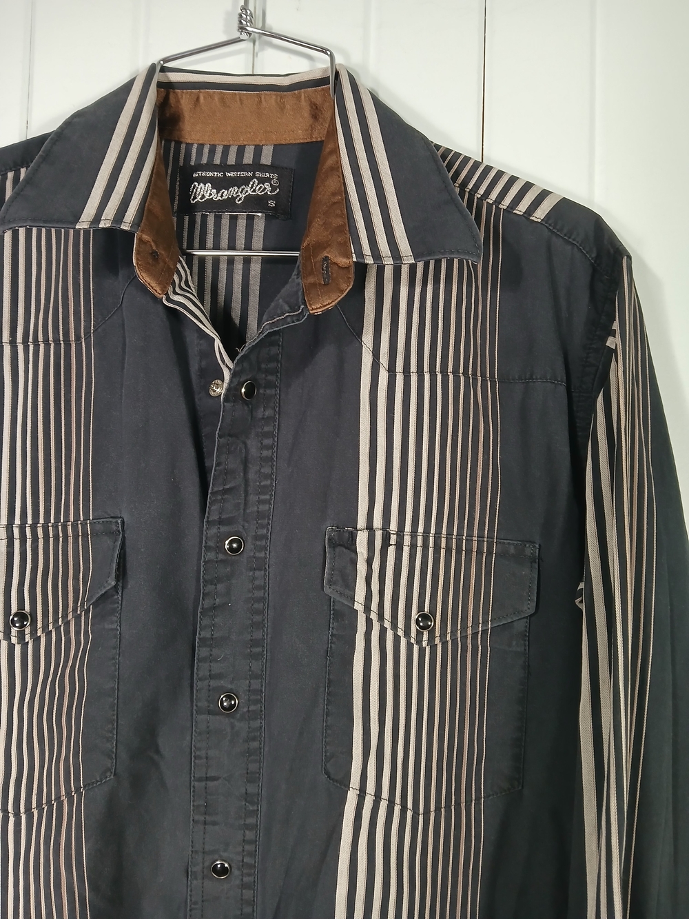 Vintage Wrangler Black & Tan Vertical Stripe Pearl Snap Shirt